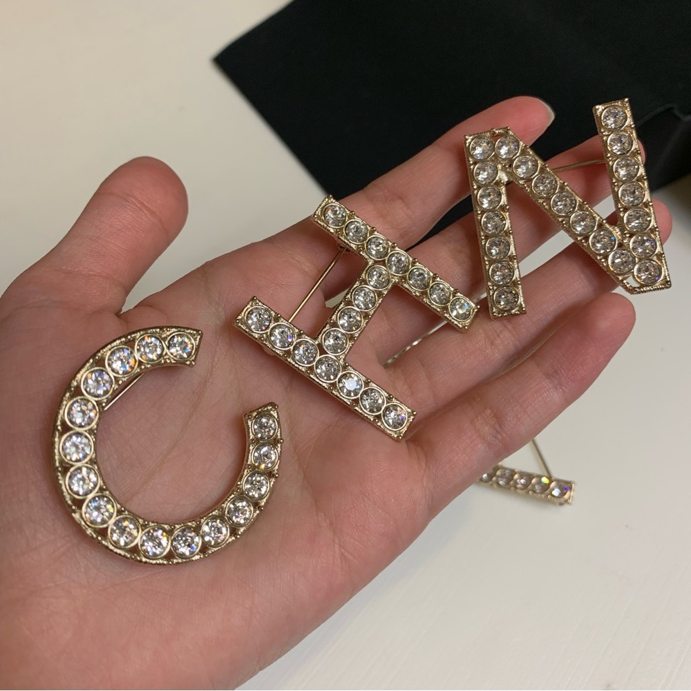 Large CHANEL brooch set of 6 pins - Picture 3 of 15